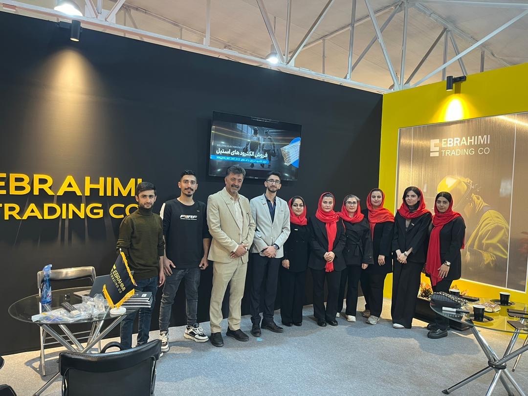 Команда Ebrahimi Trading Co. на промышленной выставке